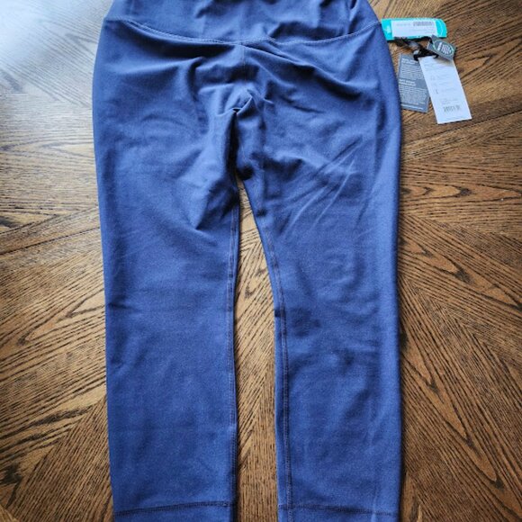 MPG Explore Capri High-Waisted Leggings - Navy Blue - from Stitch FIx - Picture 4 of 5